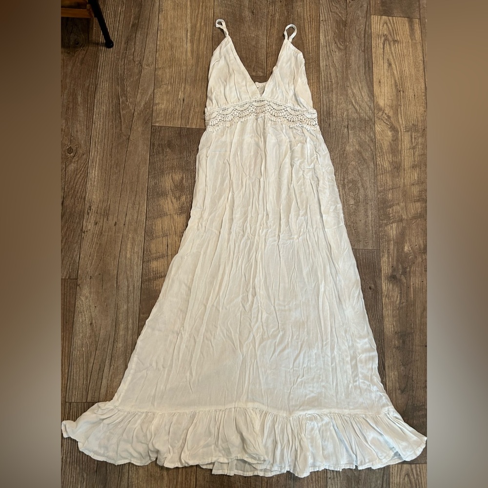White Flowy Maxi Dress (Size Small)